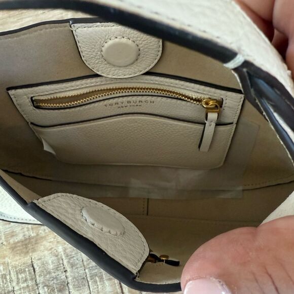 Tory Burch WhiteCrean Gold Miller Hobo Shoulder cross body like new - Picture 4 of 6